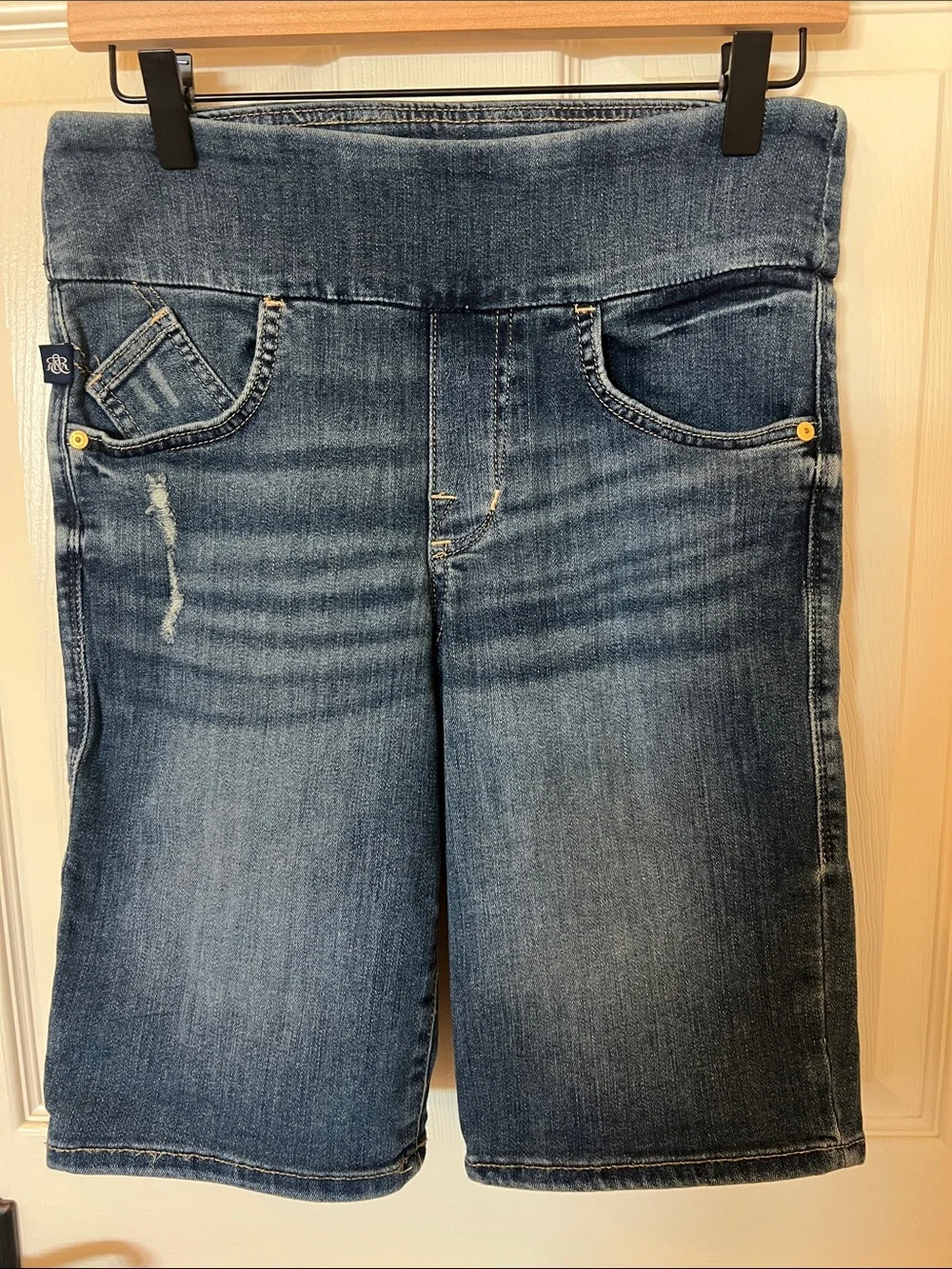 Rock & Republic Shorts Fever Bermuda Blue Denim 8 Pull On Slimming Rx Jean Long